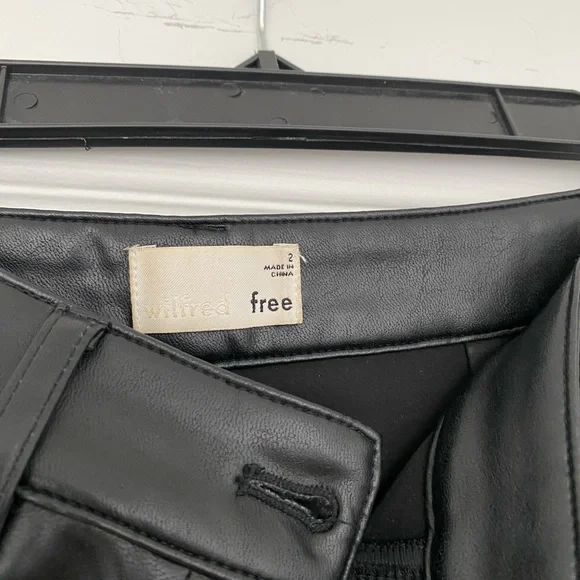 ARITZIA LEATHER PANTS 🖤 *style no longer sold!* - Picture 2 of 6